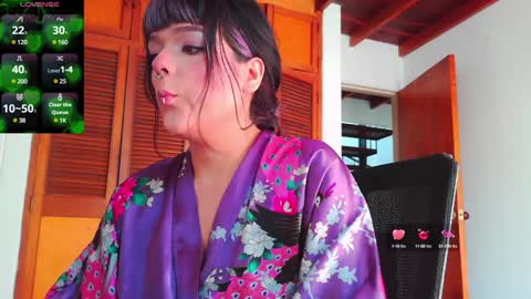 Snapshot of naughty_em_17 chatting on 01/19/25, 09:23 Em  please help me reach 100 thumbs up 3 online show from 01/19/25, 09:23