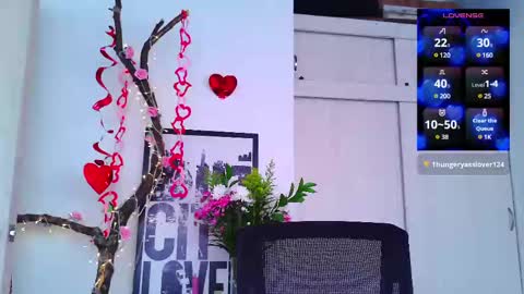 Snapshot of naughty_em_17 chatting on 02/14/25, 06:08 Em  please help me reach 100 thumbs up 3 online show from 02/14/25, 06:08