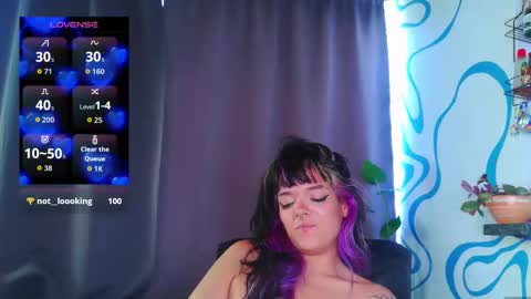 Snapshot of naughty_em_17 chatting on 09/09/25, 06:29 Em  please help me reach 100 thumbs up 3 online show from 09/09/25, 06:29