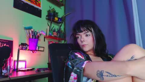 Snapshot of naughty_em_17 chatting on 10/09/25, 08:12 Em  please help me reach 100 thumbs up 3 online show from 10/09/25, 08:12