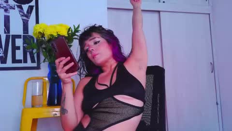 Snapshot of naughty_em_17 chatting on 10/18/25, 08:31 Em  please help me reach 100 thumbs up 3 online show from 10/18/25, 08:31