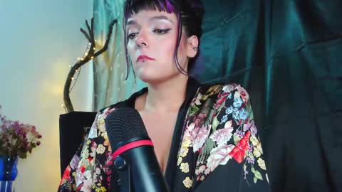 Snapshot of naughty_em_17 chatting on 06/08/26, 01:28 Em please help me reach 100 thumbs up 3 online show from 06/08/26, 01:28