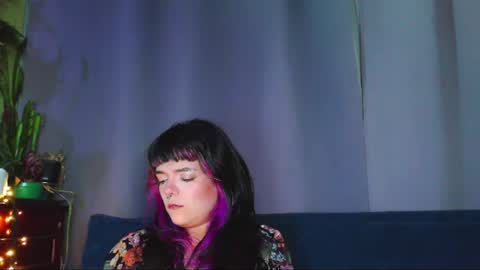 Snapshot of naughty_em_17 chatting on 06/21/26, 04:48 Em please help me reach 100 thumbs up 3 online show from 06/21/26, 04:48
