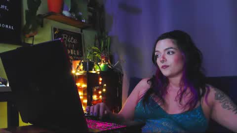 Snapshot of naughty_em_17 chatting on 06/24/26, 05:50 Em please help me reach 100 thumbs up 3 online show from 06/24/26, 05:50