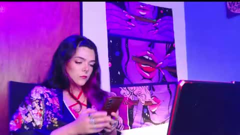 Snapshot of naughty_em_17 chatting on 07/05/26, 06:37 Em please help me reach 100 thumbs up 3 online show from 07/05/26, 06:37