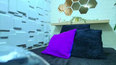 Kitten online show from 03/06/25, 10:20