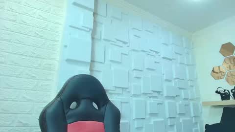 Kitten online show from 11/24/25, 11:32