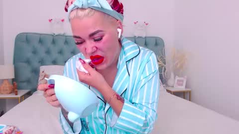 Maria  online show from 10/08/25, 11:41