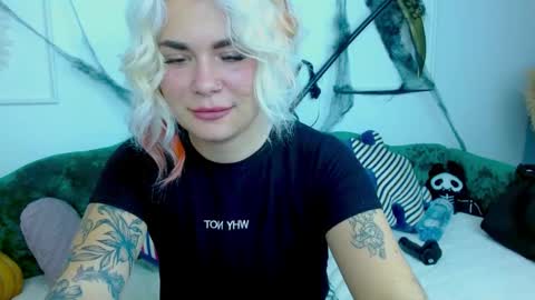 Maria  online show from 10/30/25, 04:52