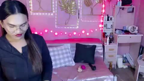 naughty_lorien143 online show from 12/01/25, 01:27