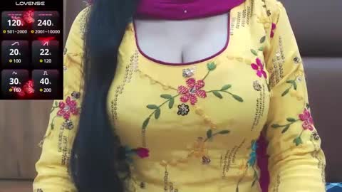 Snapshot of naughty_love489696 chatting on 12/27/24, 06:31 riya online show from 12/27/24, 06:31