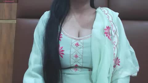 Snapshot of naughty_love489696 chatting on 11/16/25, 05:40 riya online show from 11/16/25, 05:40