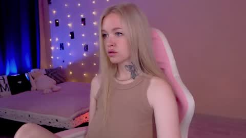Snapshot of naughty_mablee chatting on 07/04/26, 11:44 Mable online show from 07/04/26, 11:44
