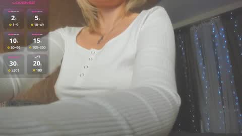Snapshot of naughty_milena chatting on 02/22/25, 05:24 Milena online show from 02/22/25, 05:24