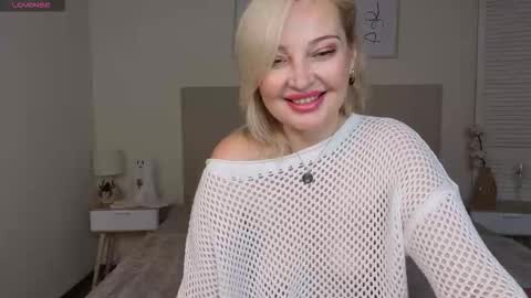 Snapshot of naughty_milena chatting on 11/19/25, 09:31 Milena online show from 11/19/25, 09:31