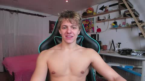 Snapshot of naughty_nik43 chatting on 01/28/25, 06:28 Nik online show from 01/28/25, 06:28