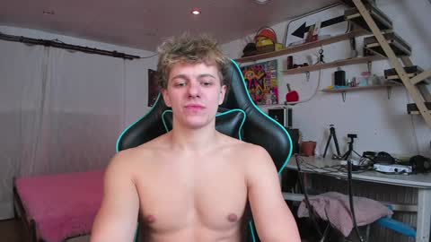 Snapshot of naughty_nik43 chatting on 01/30/25, 09:04 Nik online show from 01/30/25, 09:04