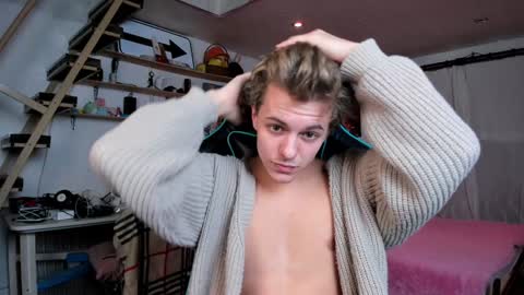 Snapshot of naughty_nik43 chatting on 02/01/25, 06:08 Nik online show from 02/01/25, 06:08