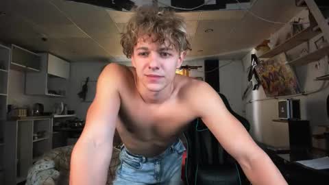 Snapshot of naughty_nik43 chatting on 09/25/25, 09:35 Nik online show from 09/25/25, 09:35