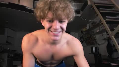 Snapshot of naughty_nik43 chatting on 10/04/25, 03:54 Nik online show from 10/04/25, 03:54