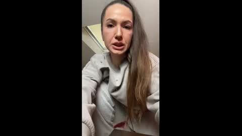 Snapshot of naughty_princesse chatting on 11/27/25, 09:33 Elena online show from 11/27/25, 09:33