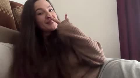 Snapshot of naughty_princesse chatting on 12/03/25, 10:46 Elena online show from 12/03/25, 10:46