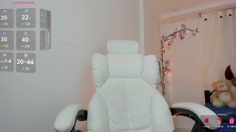 Snapshot of naughty_sexy_girl_1 chatting on 03/08/26, 02:04 Lau online show from 03/08/26, 02:04