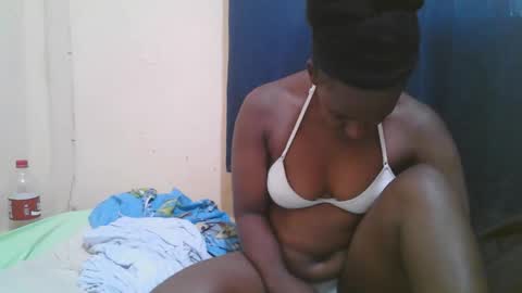 Snapshot of naughty_slender2 chatting on 03/16/26, 05:44 jn online show from 03/16/26, 05:44