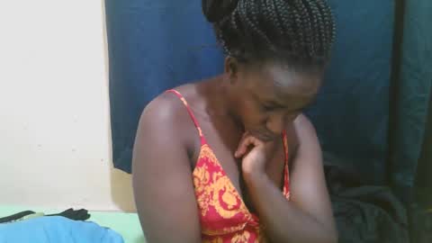 Snapshot of naughty_slender2 chatting on 03/25/26, 02:06 jn online show from 03/25/26, 02:06