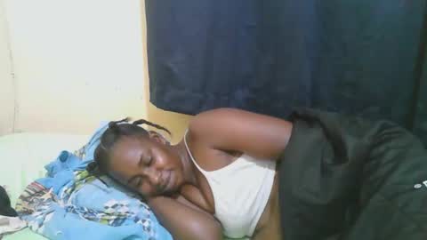 Snapshot of naughty_slender2 chatting on 03/27/26, 08:37 jn online show from 03/27/26, 08:37