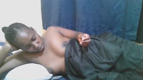 Snapshot of naughty_slender2 chatting on 04/15/26, 11:17 jn online show from 04/15/26, 11:17