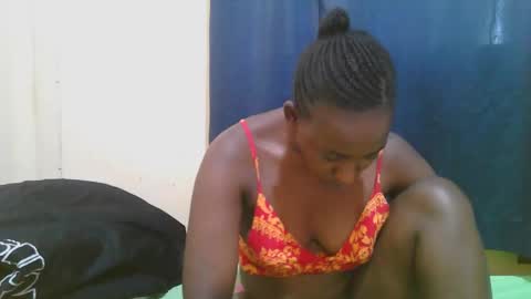 Snapshot of naughty_slender2 chatting on 04/18/26, 07:01 jn online show from 04/18/26, 07:01