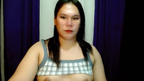 Snapshot of naughty_vies chatting on 03/18/26, 05:05 Davies online show from 03/18/26, 05:05