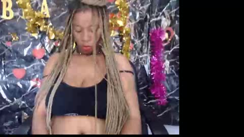 Snapshot of naughty_xxbunny chatting on 01/25/25, 01:30 beauty online show from 01/25/25, 01:30