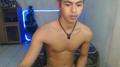 Snapshot of naughtyboylouie chatting on 01/30/25, 08:31 Loue online show from 01/30/25, 08:31