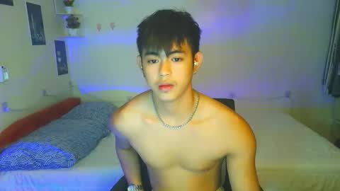 Snapshot of naughtyboylouie chatting on 09/20/25, 12:28 Loue online show from 09/20/25, 12:28