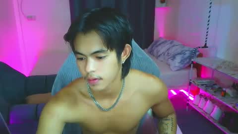 Snapshot of naughtyboylouie chatting on 02/12/26, 03:29 Loue online show from 02/12/26, 03:29