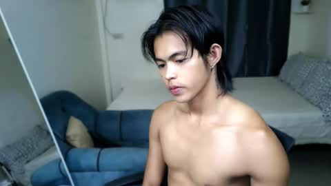 Snapshot of naughtyboylouie chatting on 04/04/26, 12:24 Loue online show from 04/04/26, 12:24