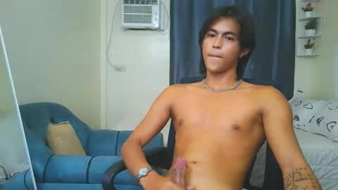 Snapshot of naughtyboylouie chatting on 04/25/26, 01:41 Loue online show from 04/25/26, 01:41