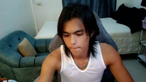 Snapshot of naughtyboylouie chatting on 07/16/26, 12:00 Loue online show from 07/16/26, 12:00