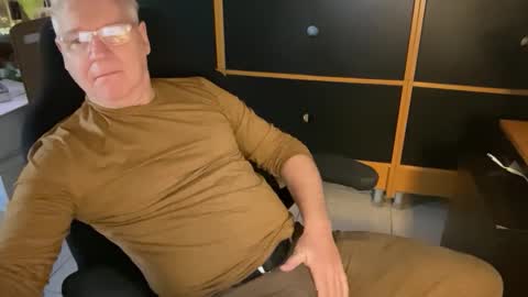 Snapshot of naughtydaddyla chatting on 12/14/25, 07:40 naughtydaddyla online show from 12/14/25, 07:40