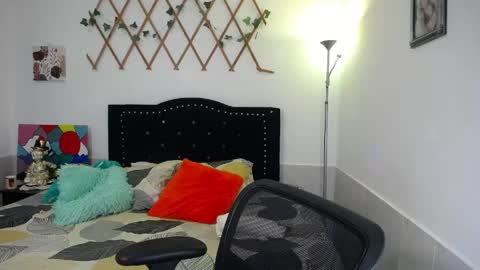 Snapshot of naughtygirl_mmm chatting on 04/23/26, 08:11 Valeria online show from 04/23/26, 08:11
