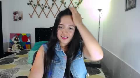 Snapshot of naughtygirl_mmm chatting on 04/29/26, 09:21 Valeria online show from 04/29/26, 09:21