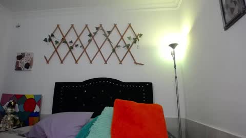 Snapshot of naughtygirl_mmm chatting on 05/09/26, 10:20 Valeria online show from 05/09/26, 10:20