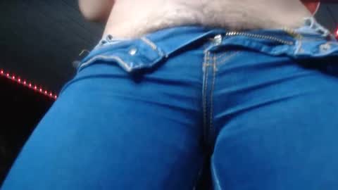 Snapshot of naughtyhotsquirt chatting on 04/18/26, 01:04 Kimberly online show from 04/18/26, 01:04