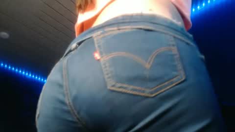 Snapshot of naughtyhotsquirt chatting on 06/11/26, 05:00 Kimberly online show from 06/11/26, 05:00