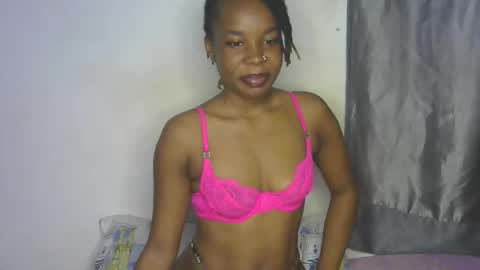 Snapshot of naughtyie chatting on 12/19/25, 03:24 naughtyie online show from 12/19/25, 03:24