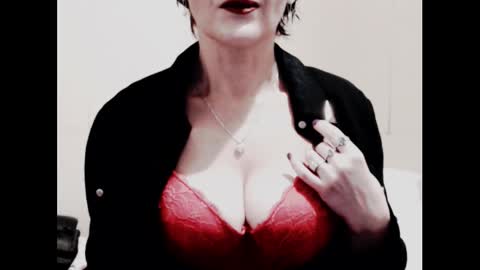 Snapshot of naughtyjenniferxx chatting on 12/16/25, 03:00 Jenny online show from 12/16/25, 03:00