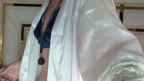 Snapshot of naughtymilfx_ chatting on 02/25/26, 03:05 online show from 02/25/26, 03:05