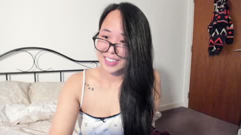 Snapshot of naughtynerdygirl chatting on 01/12/25, 04:29 Gigi Chu  online show from 01/12/25, 04:29